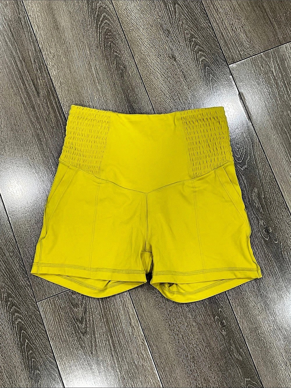 Offline by Aerie Real Me Shortie Athletic Shorts in Yellow Medium - NEW